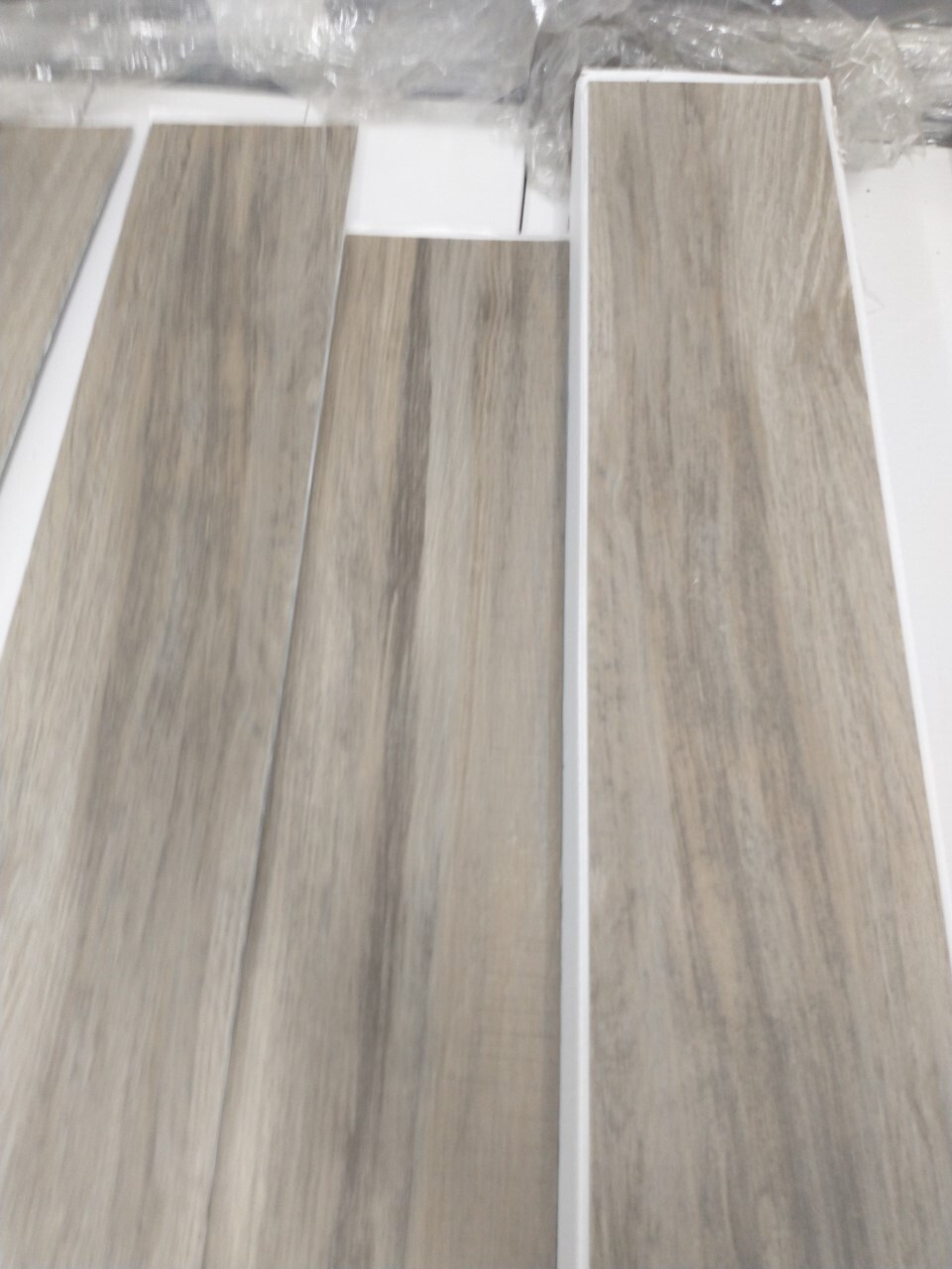 46541 - Mohawk EZ Plank Flooring USA