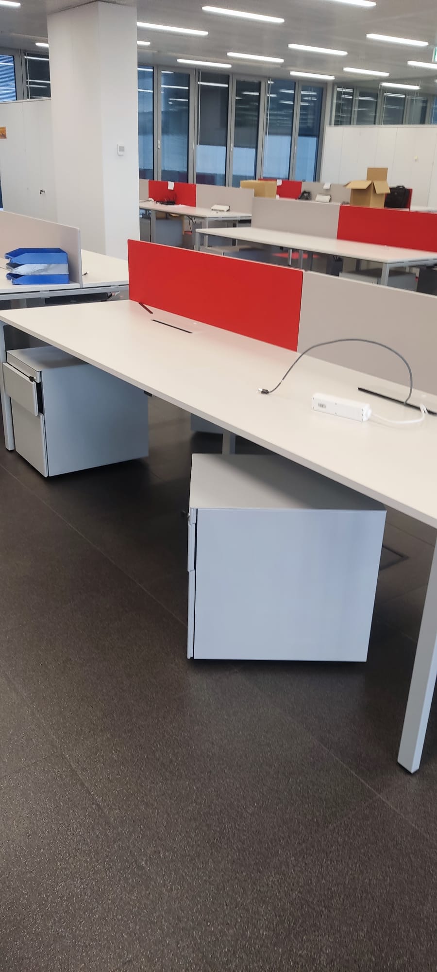 46577 - Office Desks and Drawers stock Europe