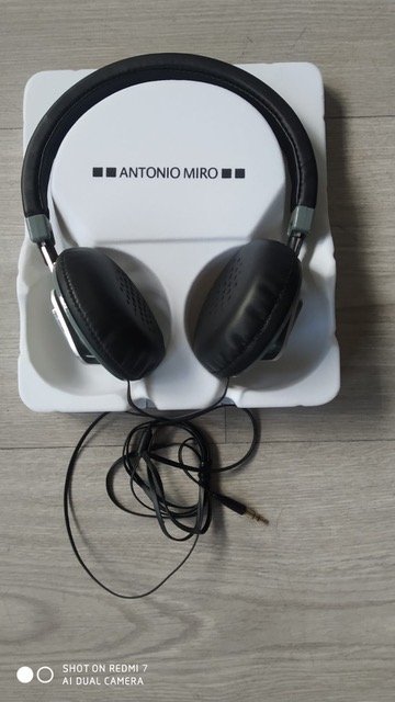 50855 - Stock of headphones Europe